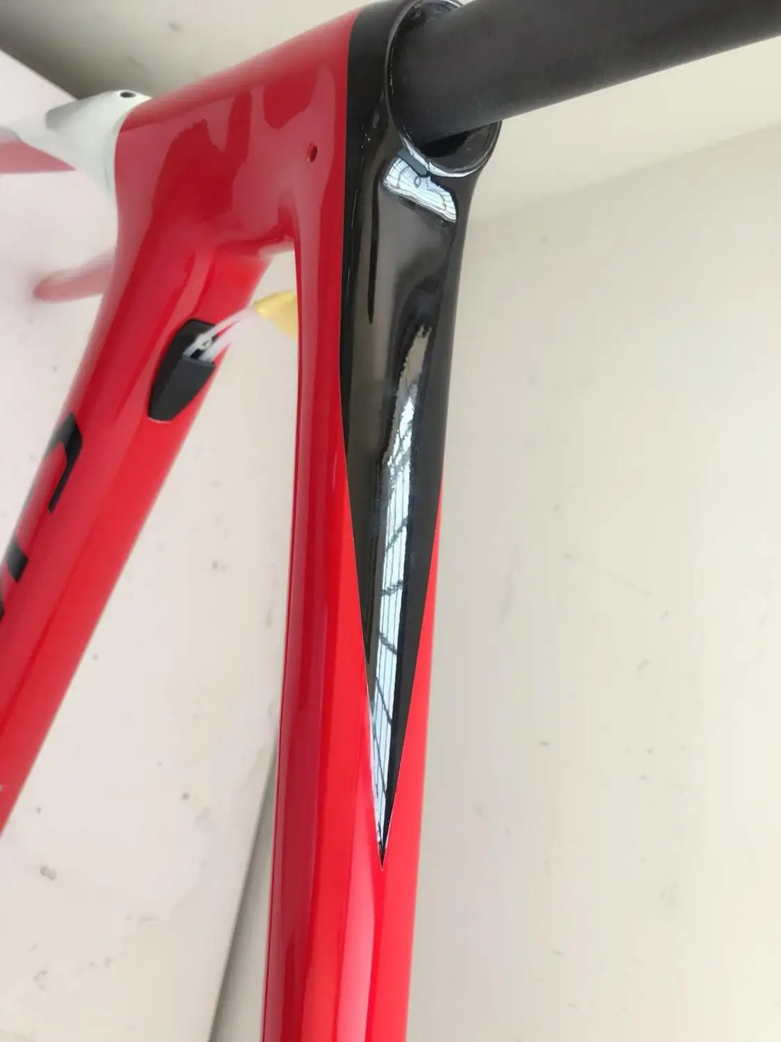 2019 style red black carbon frame SL6 disc racing carbon frame T1100 UD glossy or v breaks SL6 road bike frame in stock
2019 style red black carbon frame SL6 disc racing carbon frame T1100 UD glossy or v breaks SL6 road bike frame in stock