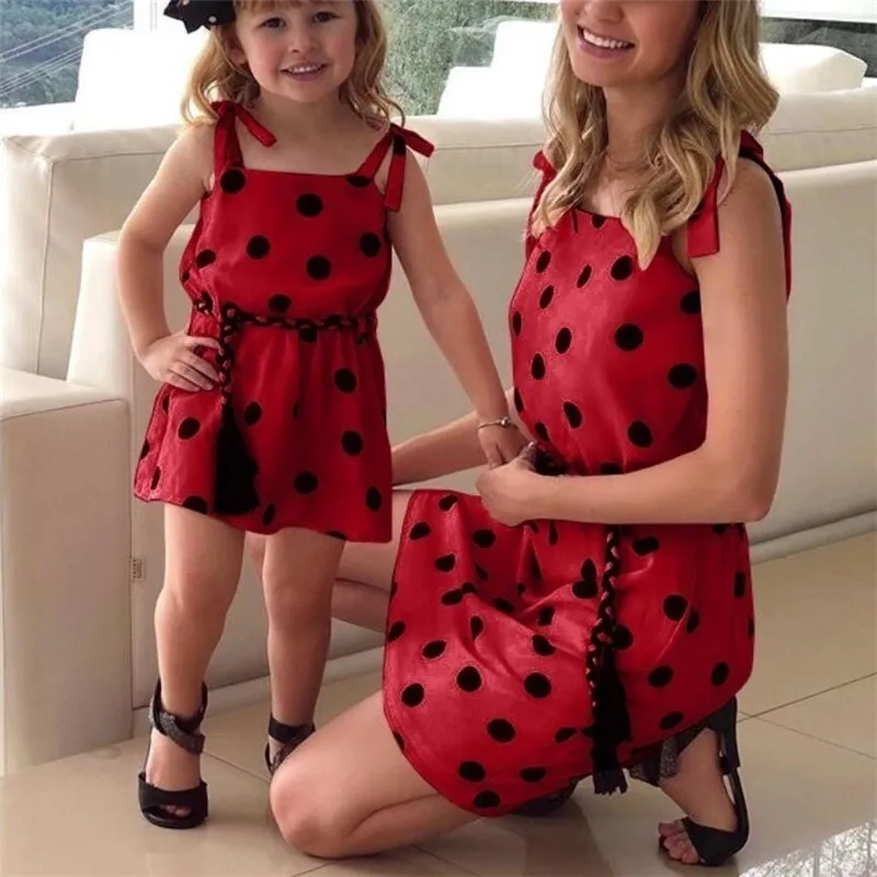 Mother Daughter Dresses Polka Dot Sleeveless Sling Summer Family Beach Dress Matching Clothes Mom Girls Vestido for 8 10 12 Year
Mother Daughter Dresses Polka Dot Sleeveless Sling Summer Family Beach Dress Matching Clothes Mom Girls Vestido for 8 10 12 Year