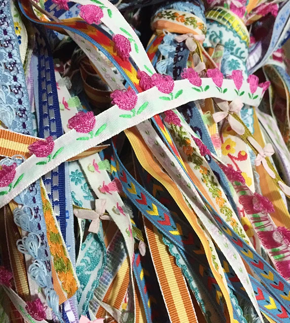 Favorite 15Meter/lot mixed design webbing 0.6 / 2cm webbing National wind embroidery Woven Jacquard Ribbon lace DIY accessories
Favorite 15Meter/lot mixed design webbing 0.6 / 2cm webbing National wind embroidery Woven Jacquard Ribbon lace DIY accessories