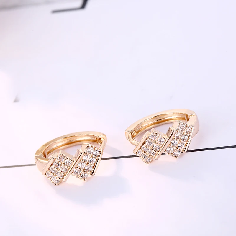 FYM High Quality 3 Colors Round Shape Cubic Zircon Crystal Earring Wedding Hoop Earrings Party Bijoux Jewelry For Women 
FYM High Quality 3 Colors Round Shape Cubic Zircon Crystal Earring Wedding Hoop Earrings Party Bijoux Jewelry For Women