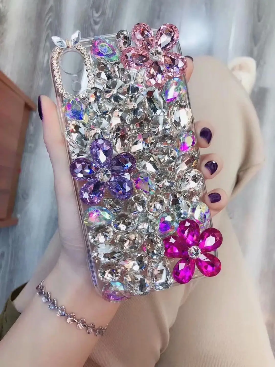 XINGDUO Luxury crystal diamonds Transparent case for iphone X XS XR XS MAX for iphone 6 6S 7 8 Plus Protective Mobile phone case
XINGDUO Luxury crystal diamonds Transparent case for iphone X XS XR XS MAX for iphone 6 6S 7 8 Plus Protective Mobile phone case