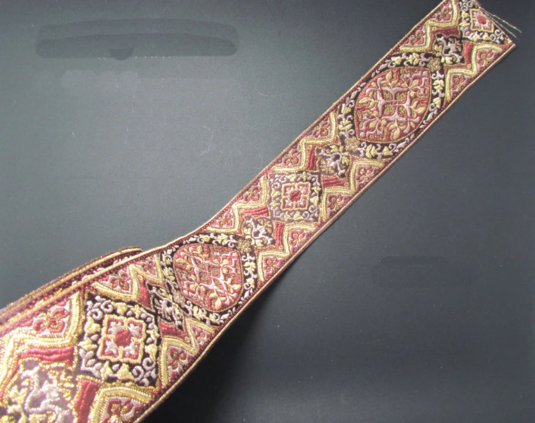 High Quality 10YARD Woven Jacquard Ribbon totem Gold thread embroidery red bottom for curtain and clothing accessory
High Quality 10YARD Woven Jacquard Ribbon totem Gold thread embroidery red bottom for curtain and clothing accessory