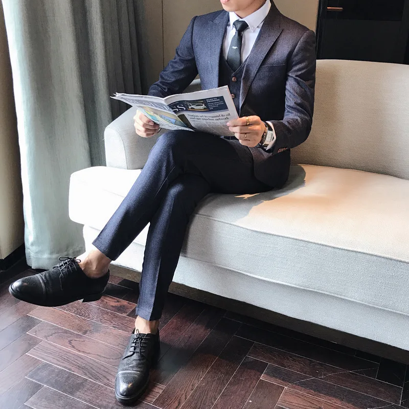 Autumn and Winter Men's Slim Striped Suit Three-piece Men's Groomsman Suit Traje Elegante De Hombre Sets
Autumn and Winter Men's Slim Striped Suit Three-piece Men's Groomsman Suit Traje Elegante De Hombre Sets