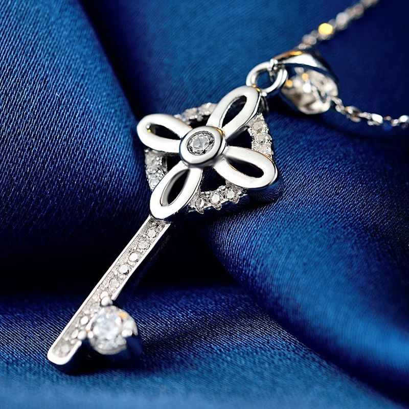 LIAMTING Authentic Sterling Silver Key Pendant Necklace With White CZ For Women Fashion Silver Jewelry Key Charms Chains VA025
LIAMTING Authentic Sterling Silver Key Pendant Necklace With White CZ For Women Fashion Silver Jewelry Key Charms Chains VA025
