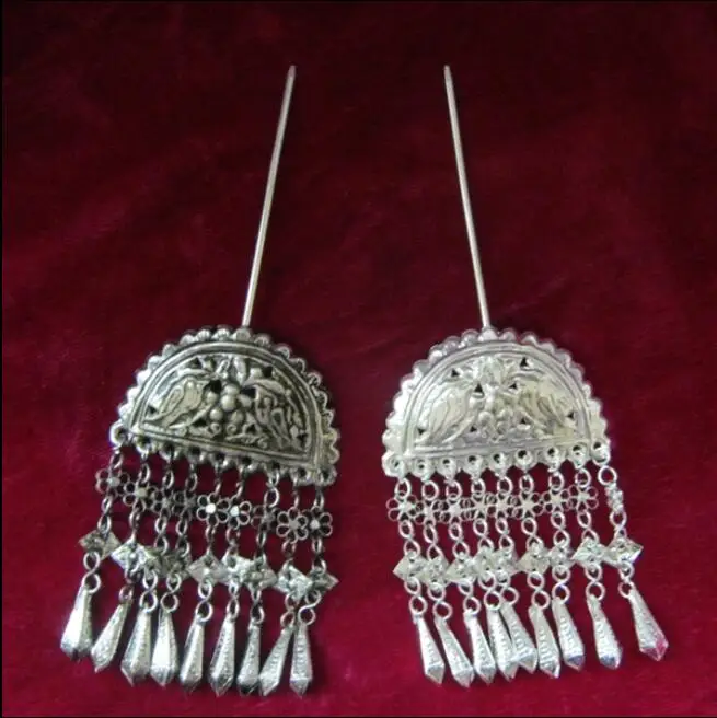 Costume Chinese clothing accessories handmade Miao silver hair ornaments step shake hairpin hairpin double bird flow hairpin
Costume Chinese clothing accessories handmade Miao silver hair ornaments step shake hairpin hairpin double bird flow hairpin