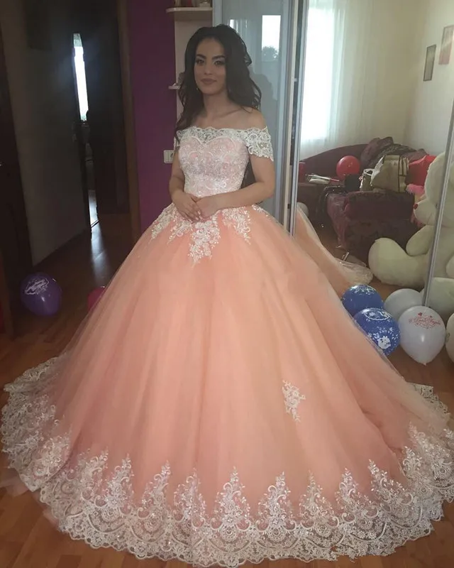 2019 Peach Quinceanera Ball Gown Dresses White Lace Applique Off Shoulder Sweet Train Plus Size Tulle Party Prom Evening Gowns
2019 Peach Quinceanera Ball Gown Dresses White Lace Applique Off Shoulder Sweet Train Plus Size Tulle Party Prom Evening Gowns