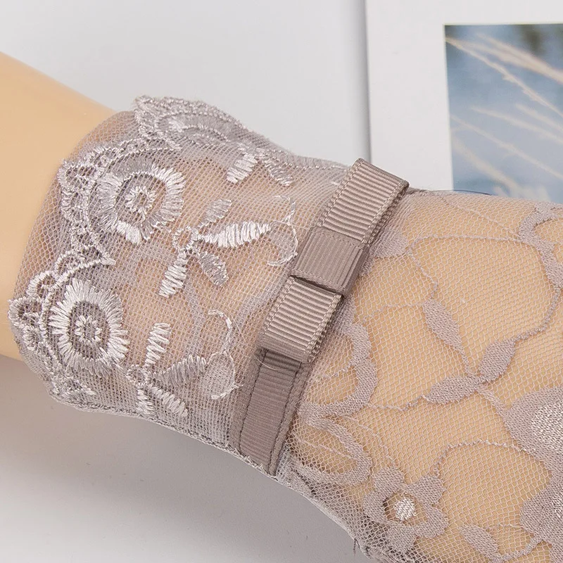 2020 New Spring Summer Anti Sun UV Sunscreen Gloves Women Short Wrist Lace Slip Resistant Car Driving Touch Screen Full Finger
2020 New Spring Summer Anti Sun UV Sunscreen Gloves Women Short Wrist Lace Slip Resistant Car Driving Touch Screen Full Finger