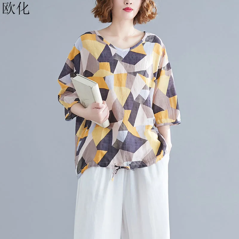 Plus Size Geometric T Shirt Women Short Sleeve V-Neck Cotton Linen Tshirts Big Size Casual Loose Tee Shirt Female Tops 4XL 2020
Plus Size Geometric T Shirt Women Short Sleeve V-Neck Cotton Linen Tshirts Big Size Casual Loose Tee Shirt Female Tops 4XL 2020