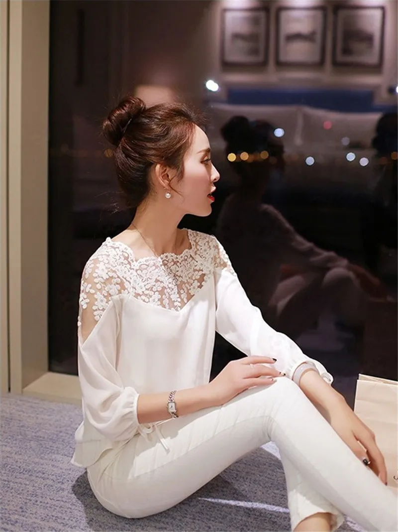 Chiffon Shirt Autumn Newest Sweet Hollow Shirt Three Quarter Sleeve Stitching Lace Blouse Female Crop Top Sexy Ropa Women
Chiffon Shirt Autumn Newest Sweet Hollow Shirt Three Quarter Sleeve Stitching Lace Blouse Female Crop Top Sexy Ropa Women