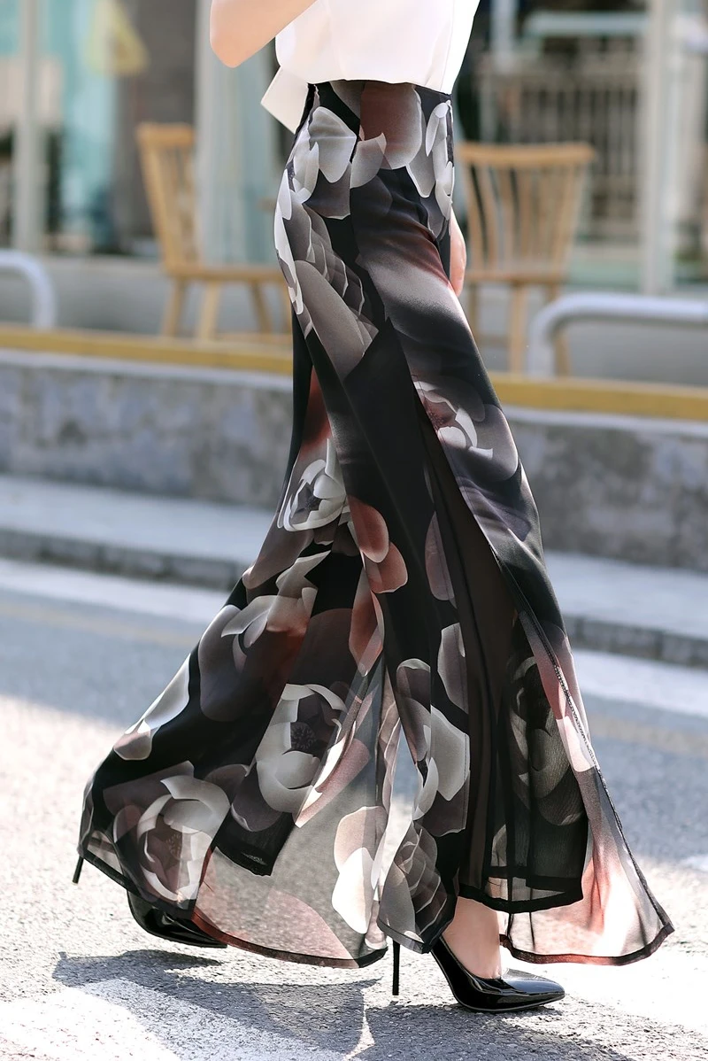 Women printing Vintage New summer chiffon high waist wide leg pants loose large size trousers women Side split 2019The New
Women printing Vintage New summer chiffon high waist wide leg pants loose large size trousers women Side split 2019The New