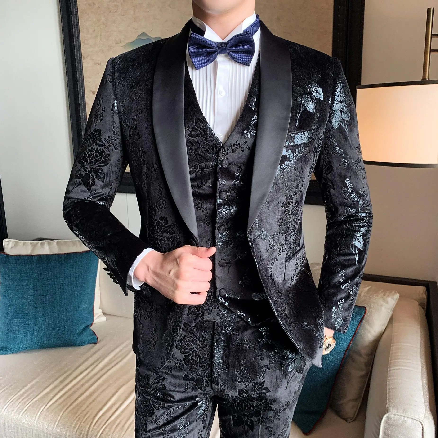 YUSHU Autumn Velvet 3 Pieces Suit Men Wedding Dress Suits Floral Printed Costume British Style Business Formal Blazer Men 3XL
YUSHU Autumn Velvet 3 Pieces Suit Men Wedding Dress Suits Floral Printed Costume British Style Business Formal Blazer Men 3XL