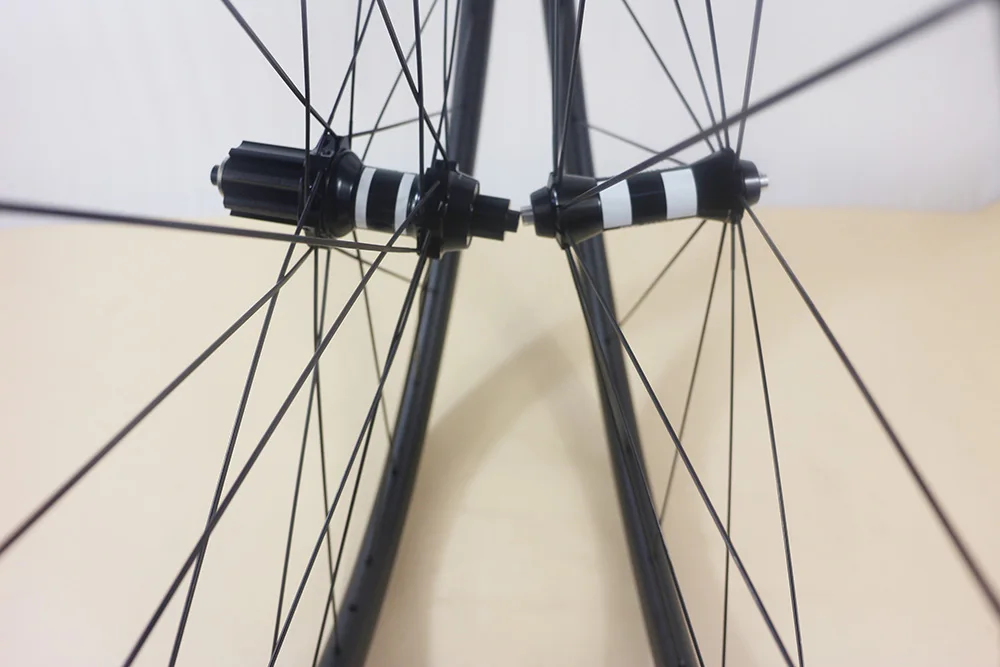 700C Straight pull road bike wheel set Clincher 38mm deep 25mm wide front 20 rear 24 holes basalt braking 350 hub 10s 11s
700C Straight pull road bike wheel set Clincher 38mm deep 25mm wide front 20 rear 24 holes basalt braking 350 hub 10s 11s