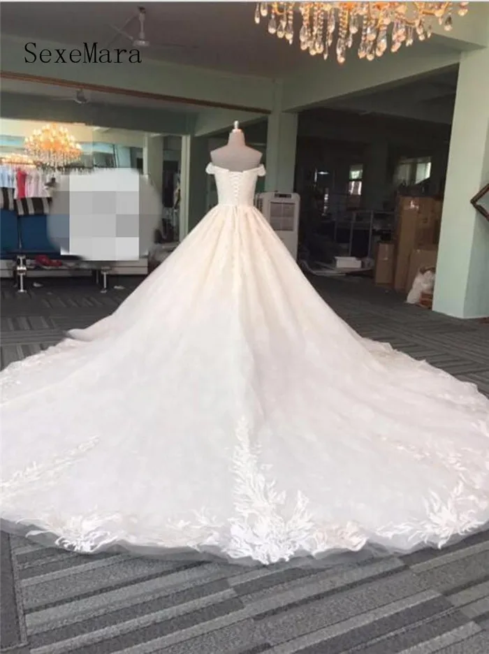 High Quality Ball Gown Wedding Dresses Off The Shoulder Long Train Lace Up Back Bridal Dresses Wedding Gown Custom Made
High Quality Ball Gown Wedding Dresses Off The Shoulder Long Train Lace Up Back Bridal Dresses Wedding Gown Custom Made