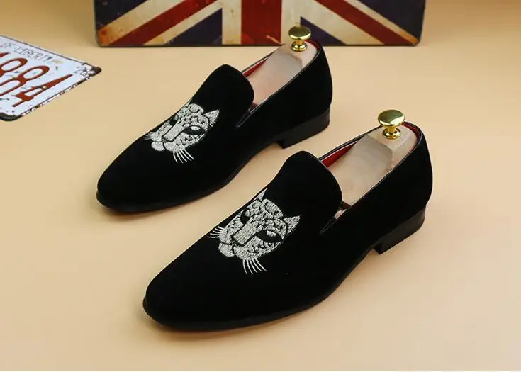 2018 Loafers men casual shoes low top Moccasin Gommino driving shoes round toe embroidery youth tide slip-on flat men's shoes
2018 Loafers men casual shoes low top Moccasin Gommino driving shoes round toe embroidery youth tide slip-on flat men's shoes