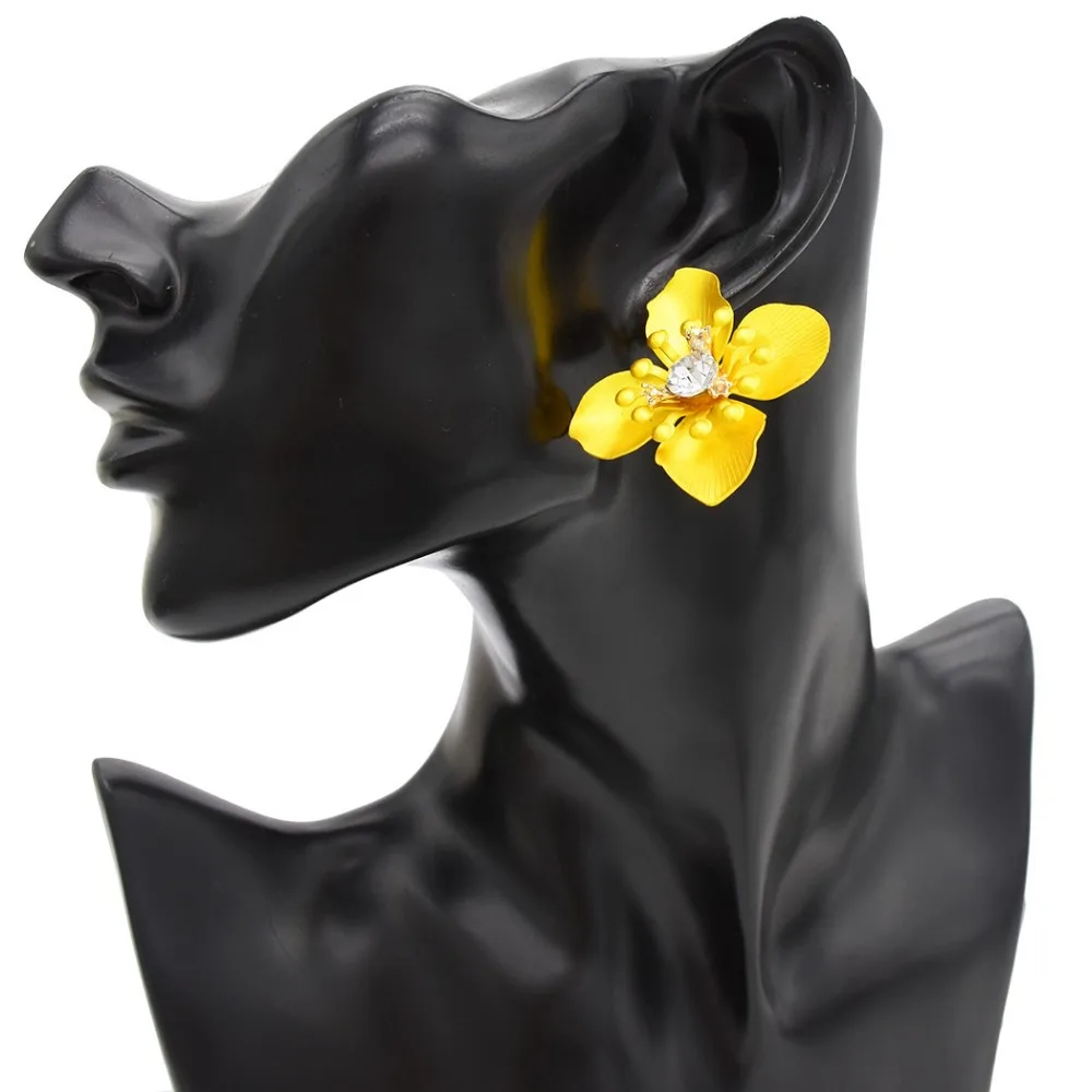 Ldealway Luxurious Korean Stud Earrings Large Big Crystal Flower Shaped Cute Stud Earrings Elegant Women Unique Charming Jewelry
Ldealway Luxurious Korean Stud Earrings Large Big Crystal Flower Shaped Cute Stud Earrings Elegant Women Unique Charming Jewelry