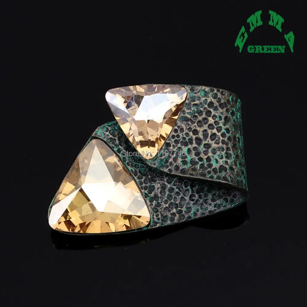 Gold Black Crystal Triangle Tie Geometric Brooches Large Metal Color Beautiful Crystal Fashion Brooch Pins for Women
Gold Black Crystal Triangle Tie Geometric Brooches Large Metal Color Beautiful Crystal Fashion Brooch Pins for Women