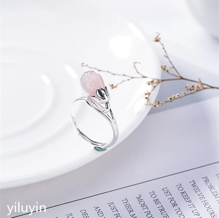 KJJEAXCMY boutique jewelry S925 pure silver, natural powder, magnolia flower, simple and fresh, fashionable lady ring.
KJJEAXCMY boutique jewelry S925 pure silver, natural powder, magnolia flower, simple and fresh, fashionable lady ring.