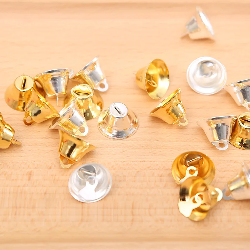 20Pcs Small Bell Christmas Craft Gold Silver Color Bells Pendant Christmas Tree Decorations Jingle Bell New Year Home Decor
20Pcs Small Bell Christmas Craft Gold Silver Color Bells Pendant Christmas Tree Decorations Jingle Bell New Year Home Decor
