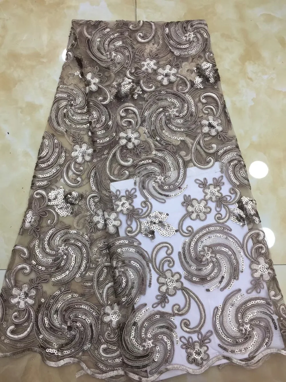 Nigeria's 2019 new design dress fabrics, lace fabric quality lace fabric lace fabric with sequins ML7365
Nigeria's 2019 new design dress fabrics, lace fabric quality lace fabric lace fabric with sequins ML7365