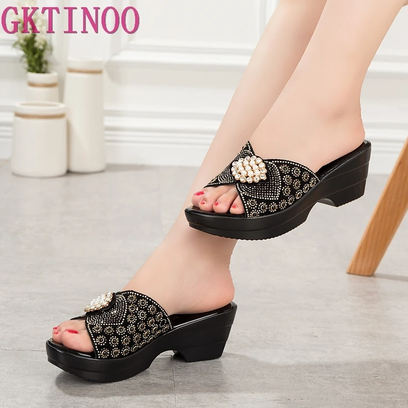 GKTINOO Women Slipper's 2021 Ladies Summer Slippers Shoes Women High Heels Fashion Rhinestone Summer Shoes Geuine Leather
GKTINOO Women Slipper's 2021 Ladies Summer Slippers Shoes Women High Heels Fashion Rhinestone Summer Shoes Geuine Leather