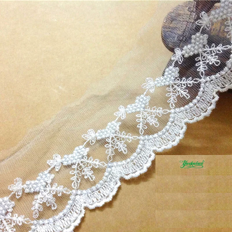 10 Yards Polyester Embroidered Lace Scalloped Metallic Gold And Silver Decoration Vintage 6.5cm
10 Yards Polyester Embroidered Lace Scalloped Metallic Gold And Silver Decoration Vintage 6.5cm
