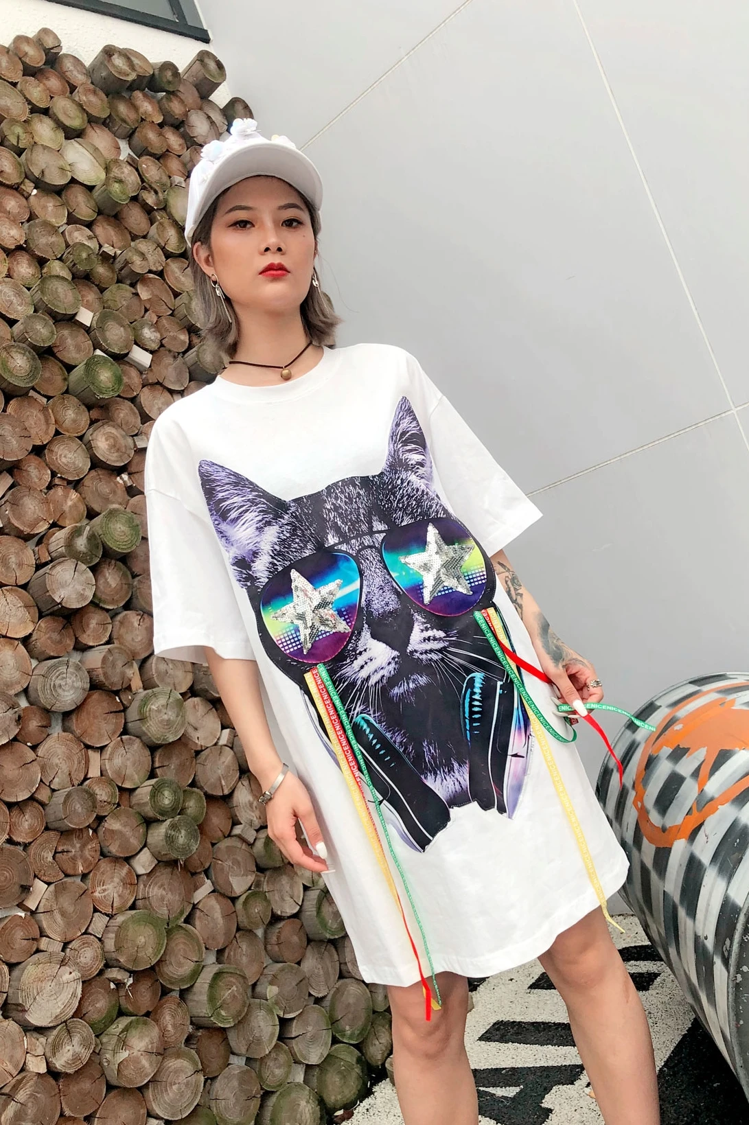 European station Thailand street fashion 2019 summer new cartoon cat five-pointed star sequins loose medium long T dress
European station Thailand street fashion 2019 summer new cartoon cat five-pointed star sequins loose medium long T dress