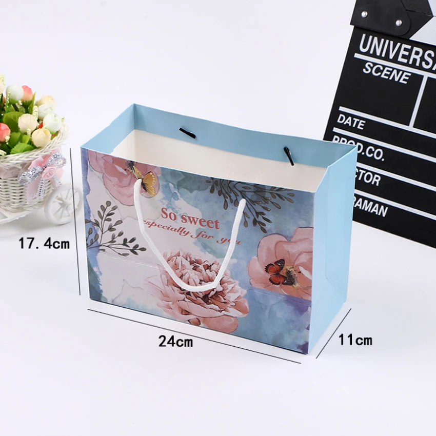30 Pcs/lot Kawaii Flower Gift Bag With Handles Decoration Paper Gift Bag For Jewelry Birthday Deco Event Party Supplies 24x18cm
30 Pcs/lot Kawaii Flower Gift Bag With Handles Decoration Paper Gift Bag For Jewelry Birthday Deco Event Party Supplies 24x18cm