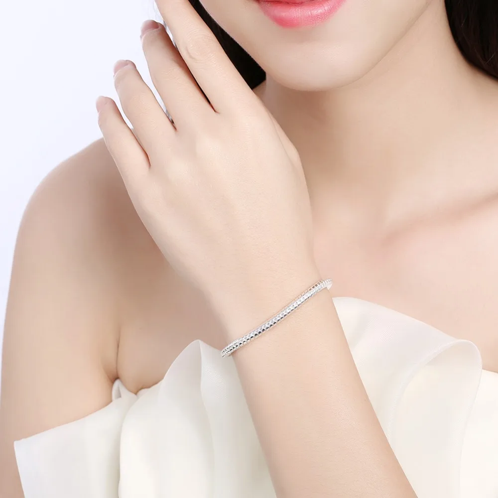 Original 925 Silver Bracelets Women Bracelet Geometric Silver Chain Fashion Classic Lover Bracelet Man Women Bangles 20cm Gift
Original 925 Silver Bracelets Women Bracelet Geometric Silver Chain Fashion Classic Lover Bracelet Man Women Bangles 20cm Gift