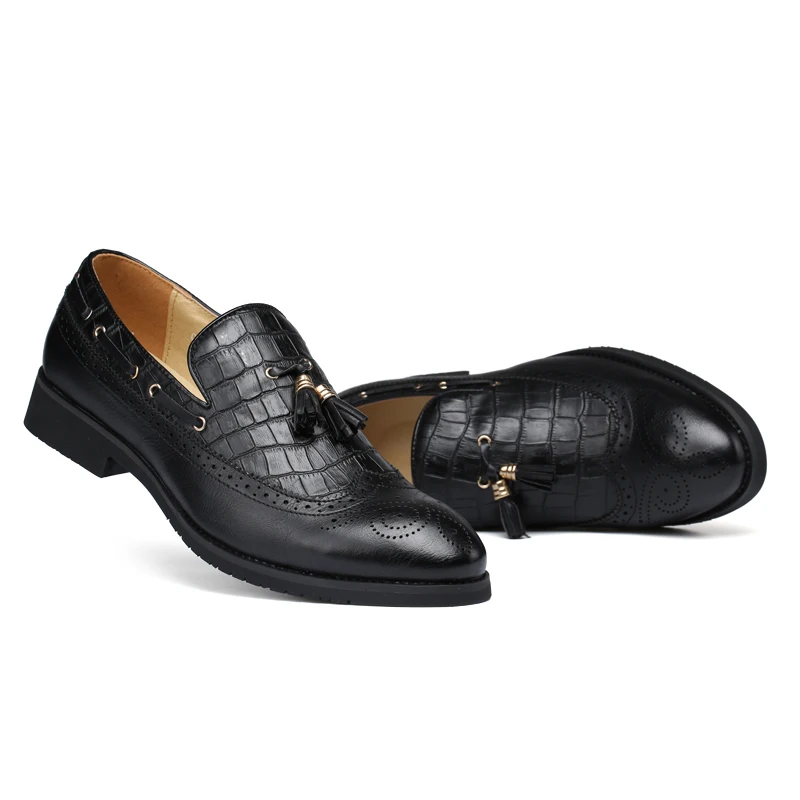 LAISUMK British Wind Pointed Tassel Carved Bullock Shoes Men's Flats Shoes Slip-on Bullock Tassel Man Oxfords Driving Shoes