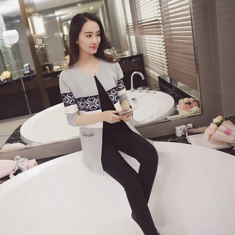 Spring Women's Cardigans Sweater Casual Warm Long Design Female Knitted Sweater Printed Cardigan Coat Vintage Outwear
Spring Women's Cardigans Sweater Casual Warm Long Design Female Knitted Sweater Printed Cardigan Coat Vintage Outwear