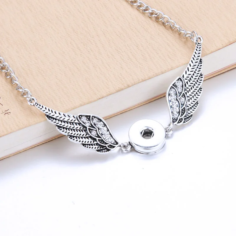 New Snap Jewelry 18mm Snap Button Necklace charm Crystal rhinestone fashion women Jewelry Creative gift
New Snap Jewelry 18mm Snap Button Necklace charm Crystal rhinestone fashion women Jewelry Creative gift