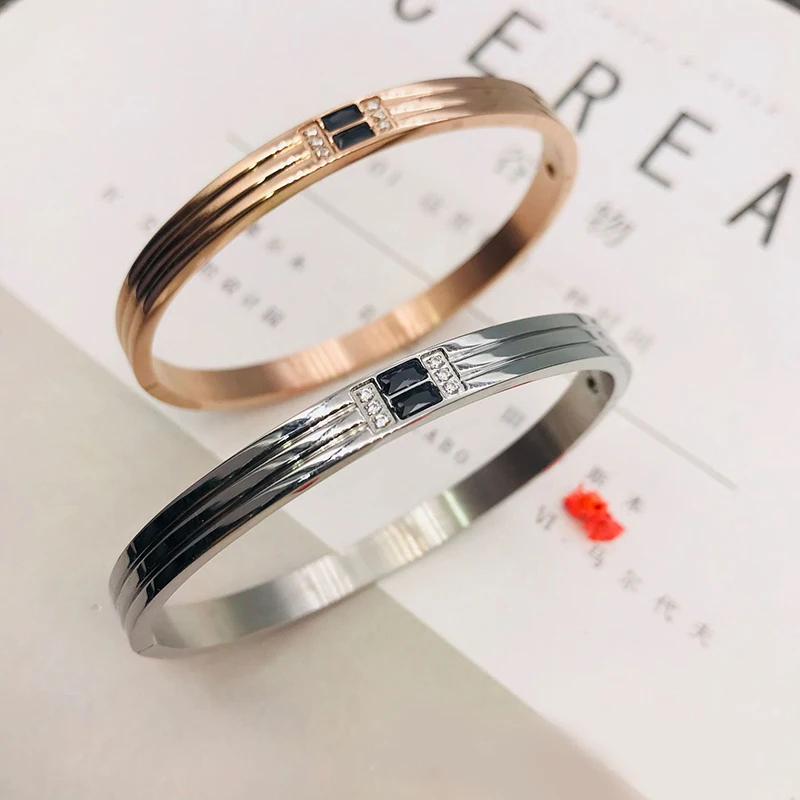 Hot Sale Black White Double Color Rhinestone CZ Rose Gold Color / Silver Color / Gold Color Stainless Steel Bangle
Hot Sale Black White Double Color Rhinestone CZ Rose Gold Color / Silver Color / Gold Color Stainless Steel Bangle