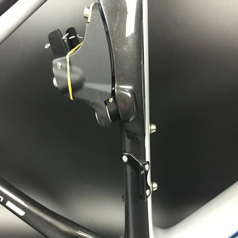 oem logo and color bicycle frame carbon glossy finished black silver road bike frameset+frok+headset+handlebar free shipping
oem logo and color bicycle frame carbon glossy finished black silver road bike frameset+frok+headset+handlebar free shipping