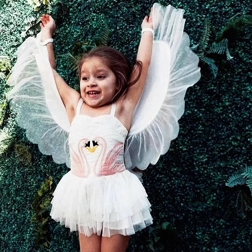 2018 Girl Summer dress Flamingo baby kids Removable Angel Wings dresses white sleevesless clothes swan dress Party garment
2018 Girl Summer dress Flamingo baby kids Removable Angel Wings dresses white sleevesless clothes swan dress Party garment