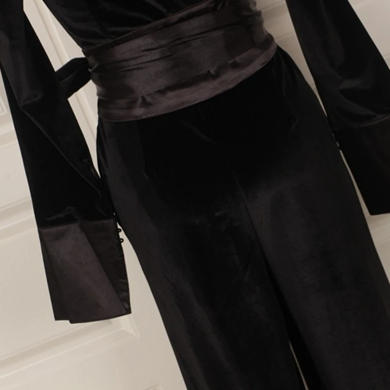 2019 New Velvet Jumpsuits Women Wide Leg Belt Long Sleeve Sexy Jumpsuit Ladies Streetwear V-Neck Elegant High Waist Slim Rompers
2019 New Velvet Jumpsuits Women Wide Leg Belt Long Sleeve Sexy Jumpsuit Ladies Streetwear V-Neck Elegant High Waist Slim Rompers
