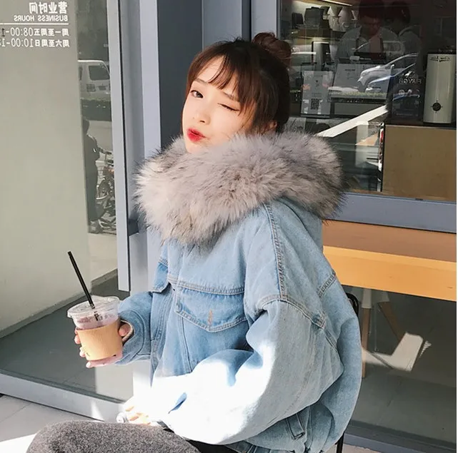 Winter new European and American fashion thickening heavy hair collar denim jacket female easy add wool imitation lambs wool
Winter new European and American fashion thickening heavy hair collar denim jacket female easy add wool imitation lambs wool