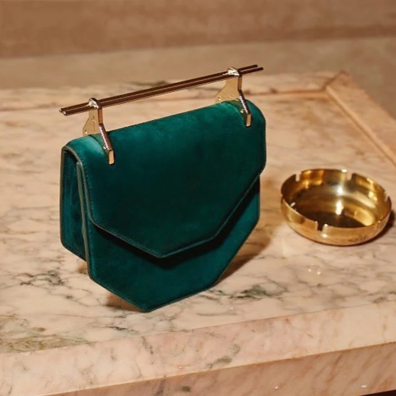 Brand Designer Velvet Chain Crossbody Bags Women Shoulder Bags Female Mini Bag Metal Handle Retro Handbags bolso terciopelo
Brand Designer Velvet Chain Crossbody Bags Women Shoulder Bags Female Mini Bag Metal Handle Retro Handbags bolso terciopelo