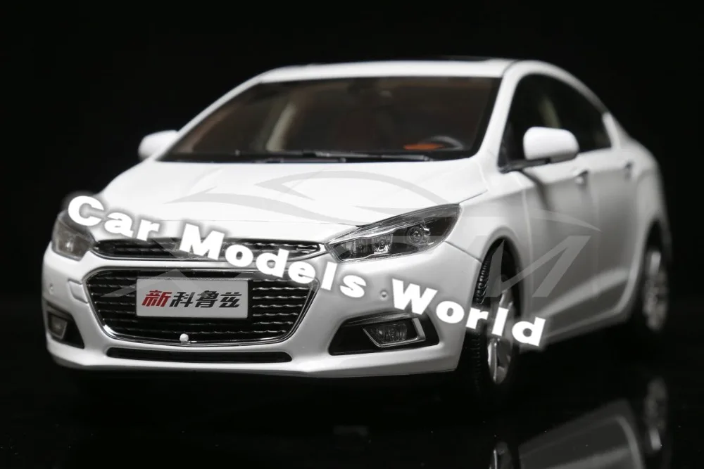 Литая под давлением модель автомобиля для New Cruze 2015 1:18 (белый) + маленький подарок!|