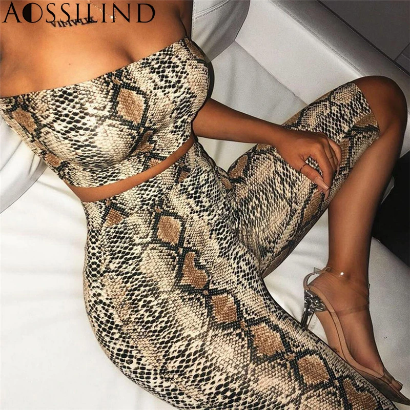 AOSSILIND Snakeskin Print Strapless Sexy Two Piece Playsuit Women Off Shoulder Crop Top and Shorts Set Casual Short Jumpsuit
AOSSILIND Snakeskin Print Strapless Sexy Two Piece Playsuit Women Off Shoulder Crop Top and Shorts Set Casual Short Jumpsuit