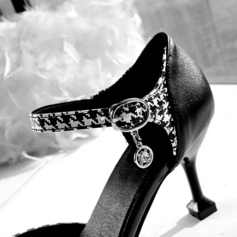 Tuyoki Mixed Color Women Sandals Pointed Toe Buckle High Heels Shoes Spring Autumn Daily Office Women Footwear Plus Size 32-48
Tuyoki Mixed Color Women Sandals Pointed Toe Buckle High Heels Shoes Spring Autumn Daily Office Women Footwear Plus Size 32-48