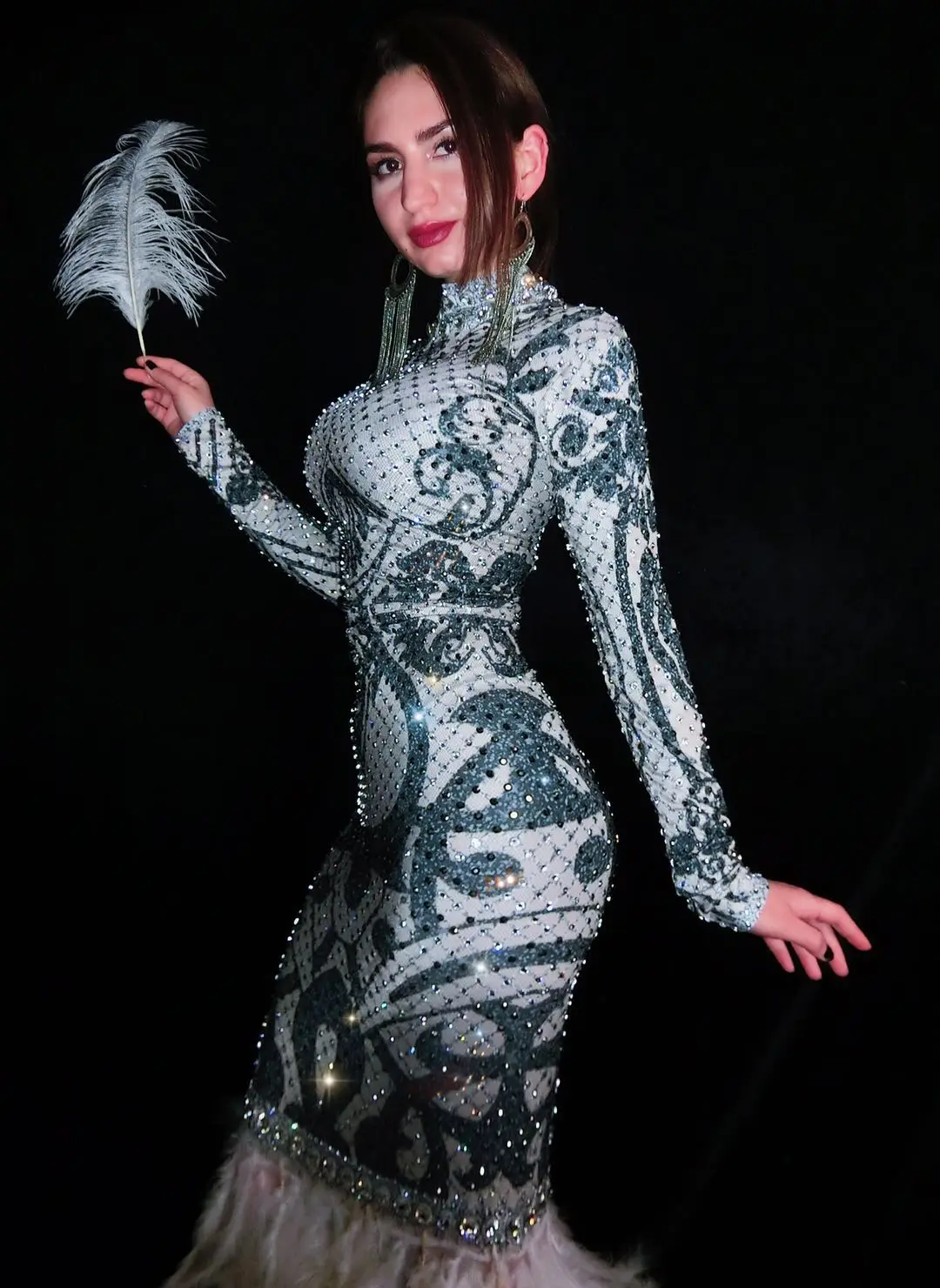 Women New Black White Shiny Rhinestones Flowers Long Train Feather Dress Glisten Costume Prom Birthday Celebrate Sexy Dresses
Women New Black White Shiny Rhinestones Flowers Long Train Feather Dress Glisten Costume Prom Birthday Celebrate Sexy Dresses