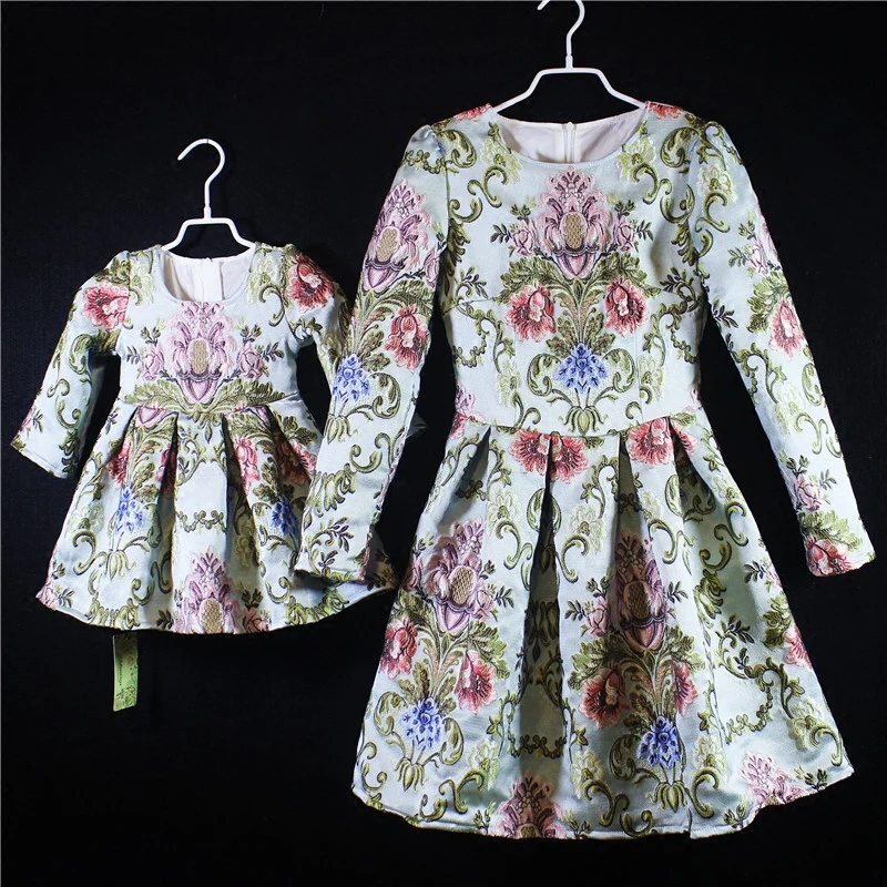 Brand design embroidery dress women 3XL girls 1Y-16Y baby girl party dress family matching outfits mother and daughter dresses
Brand design embroidery dress women 3XL girls 1Y-16Y baby girl party dress family matching outfits mother and daughter dresses