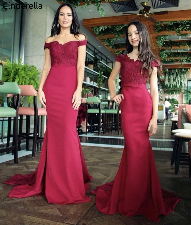 Cinderella Off The Shoulder V-Neck Lace Applique Bridesmaid Dresses Floor Length Sweep Train Bridesmaid Dresses Fast Shipping
Cinderella Off The Shoulder V-Neck Lace Applique Bridesmaid Dresses Floor Length Sweep Train Bridesmaid Dresses Fast Shipping