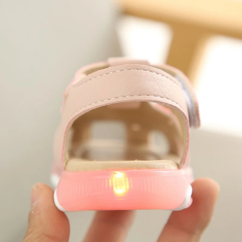 Baby Girls Shoes Sandals LED light Glowing Princess Beautiful Flower Children Shoes Soft Sole Newborn Toddler Shoes 9Month-6Y
Baby Girls Shoes Sandals LED light Glowing Princess Beautiful Flower Children Shoes Soft Sole Newborn Toddler Shoes 9Month-6Y
