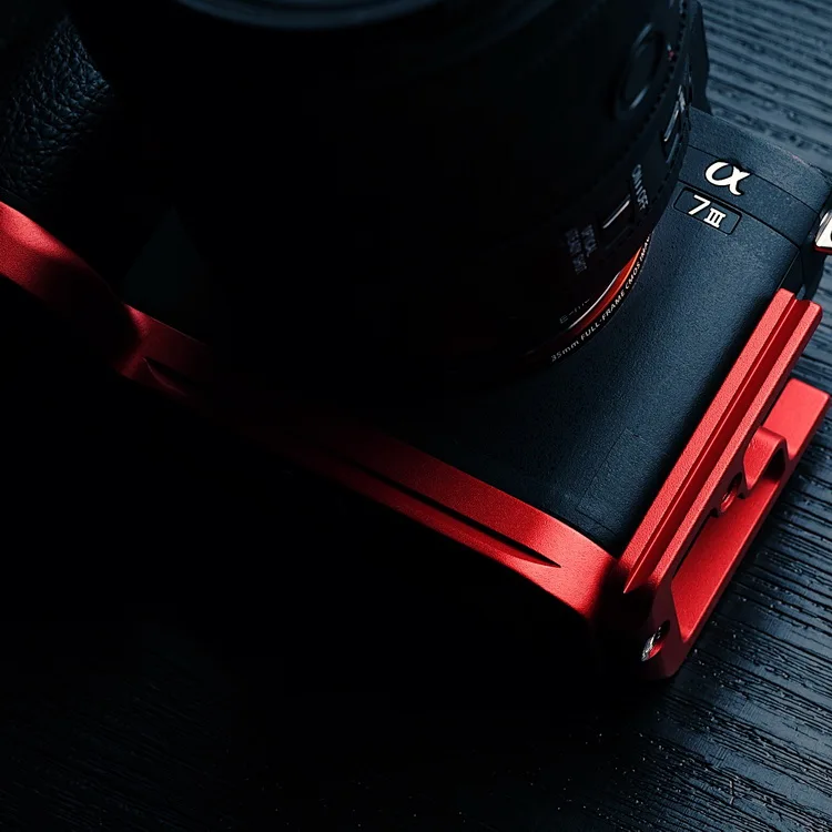 Aluminum Customized Red/Black Quick Release L Plate / L Bracket Metal Hand Grip Holder Perfect fit for Sony A7M3 A7R3 A9
Aluminum Customized Red/Black Quick Release L Plate / L Bracket Metal Hand Grip Holder Perfect fit for Sony A7M3 A7R3 A9