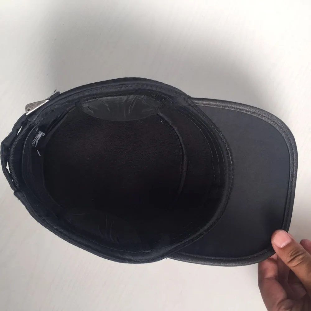Classic style flat top baseball cap Spring and autumn warmth essential Easy to carry
Classic style flat top baseball cap Spring and autumn warmth essential Easy to carry