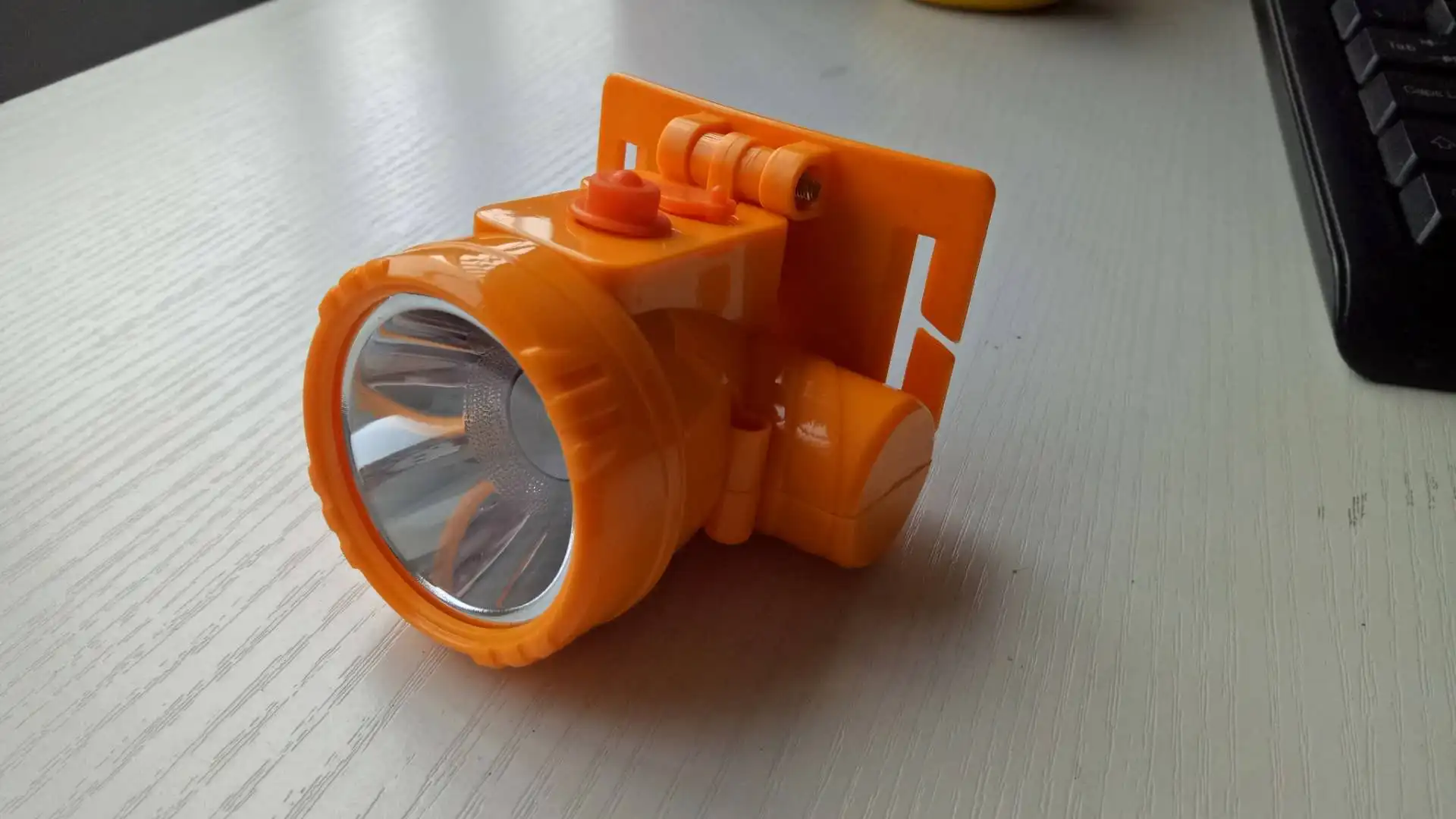 30pcs/lot Lithium Ion Battery Best Seller LED Miner Light with RoHS/UL Certification IP65 Mining Headlamps
30pcs/lot Lithium Ion Battery Best Seller LED Miner Light with RoHS/UL Certification IP65 Mining Headlamps