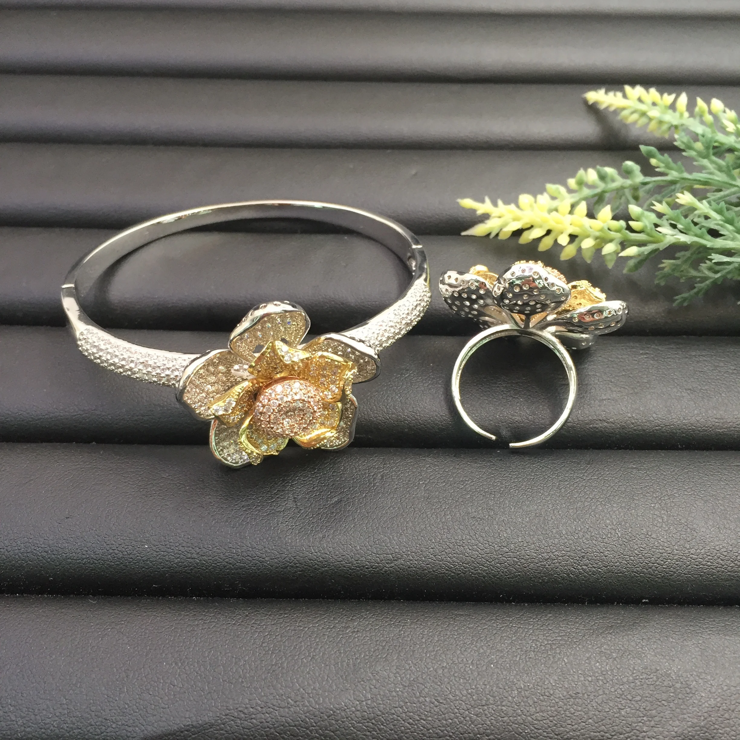 Lanyika Fashion Jewelry Graceful Crape Myrtle Flower Micro Plated Party Romantic Bangle With Ring Banquet Daily Best Gift
Lanyika Fashion Jewelry Graceful Crape Myrtle Flower Micro Plated Party Romantic Bangle With Ring Banquet Daily Best Gift