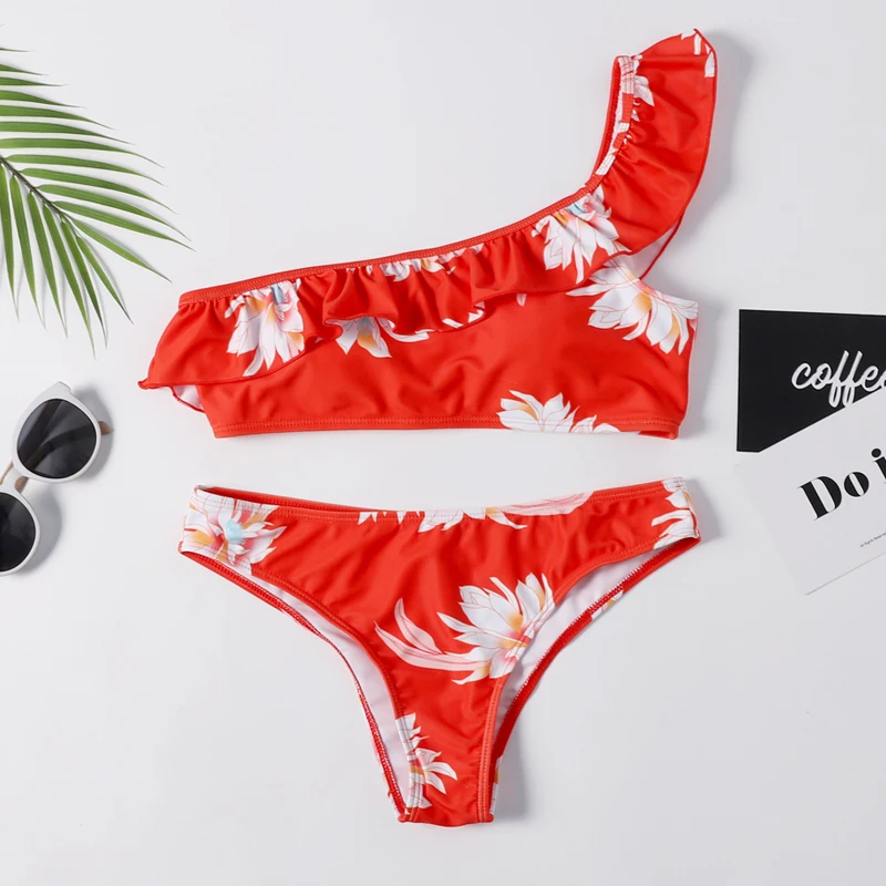 Bikinis 2019 One Shoulder Swimsuit Ruffle Swimwear Women Red Swimming Suit for Women Sexy biquini Beachwear
Bikinis 2019 One Shoulder Swimsuit Ruffle Swimwear Women Red Swimming Suit for Women Sexy biquini Beachwear