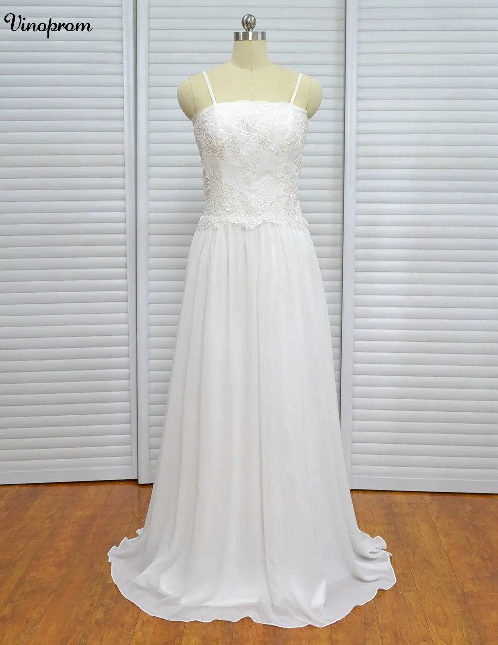 Sexy Lace Chiffon Sweep Train Long Zipper A Line Spag hetti Straps Appliques Beach Wedding Dress Real Photos Bridal Gown
Sexy Lace Chiffon Sweep Train Long Zipper A Line Spag hetti Straps Appliques Beach Wedding Dress Real Photos Bridal Gown